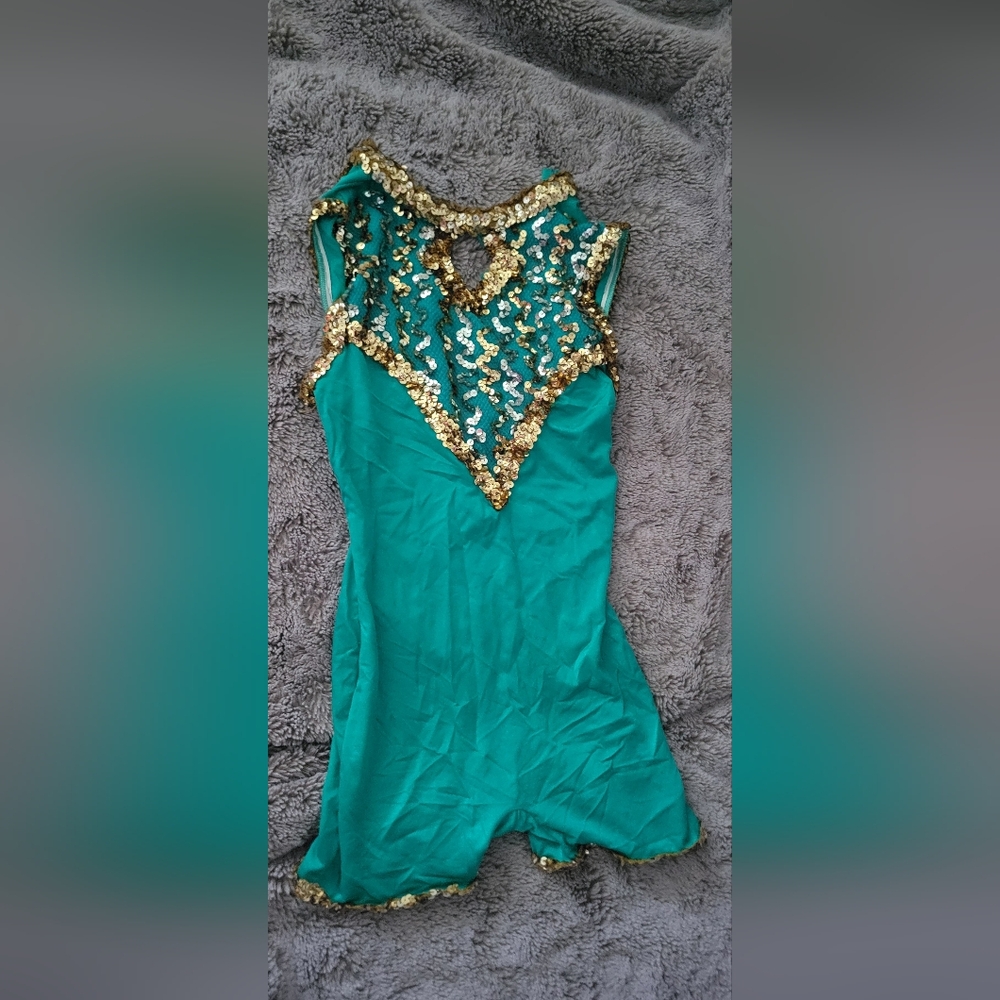 Glamorous Teal and Gold Gym Outfit